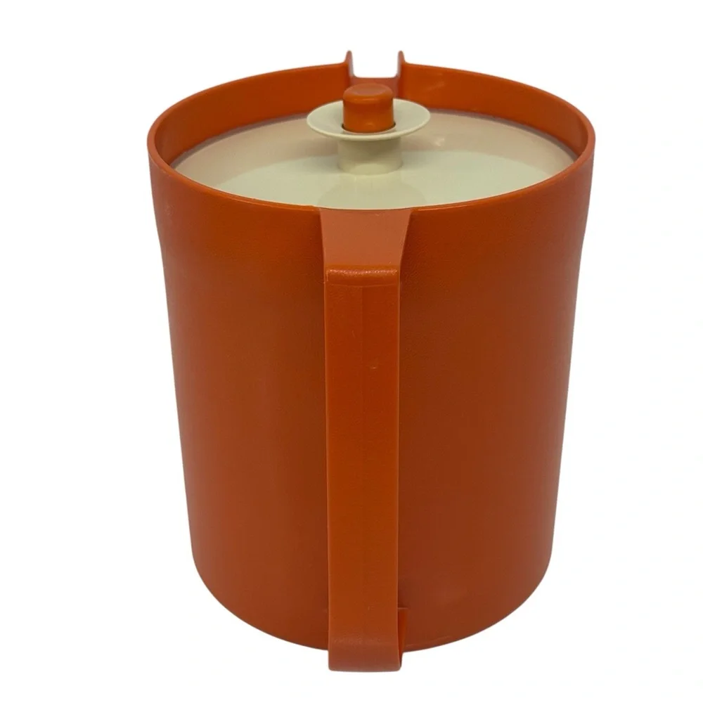 Vintage Tupperware Orange 1.5 Quart Pitcher w/Push Button Lid Model# 1575-5 EUC